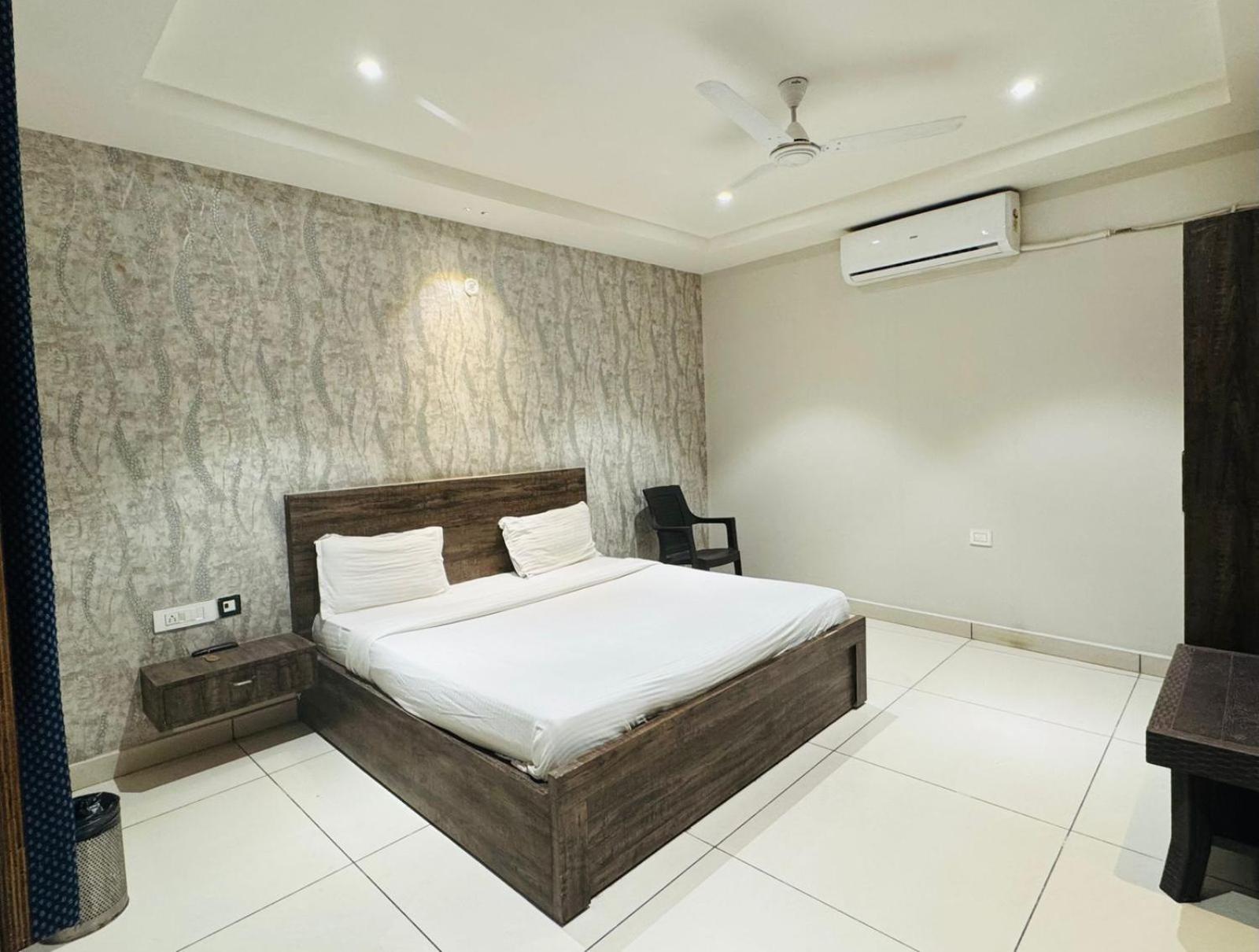 Hotel Pearl Inn Rudrapur Esterno foto