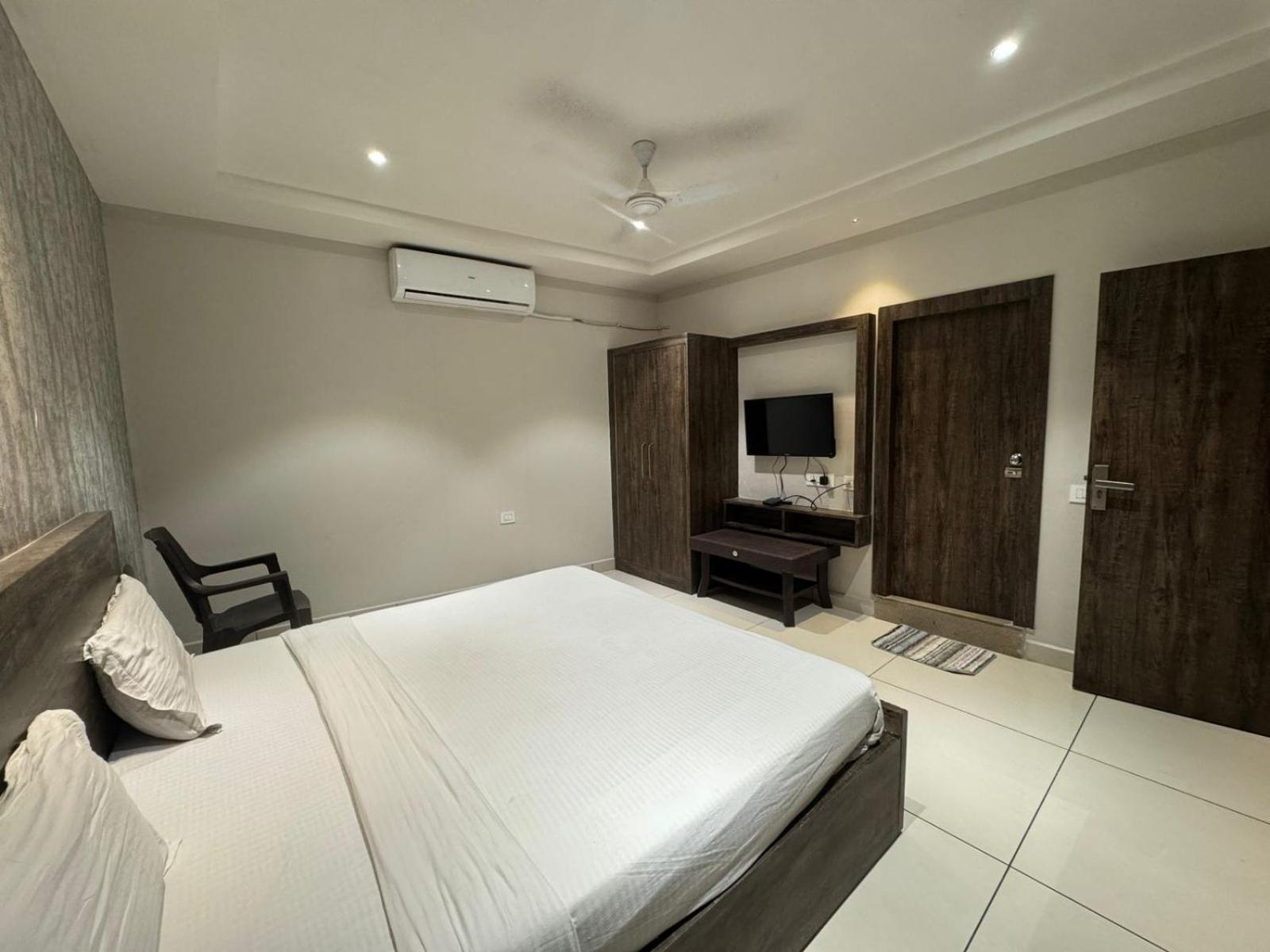 Hotel Pearl Inn Rudrapur Esterno foto