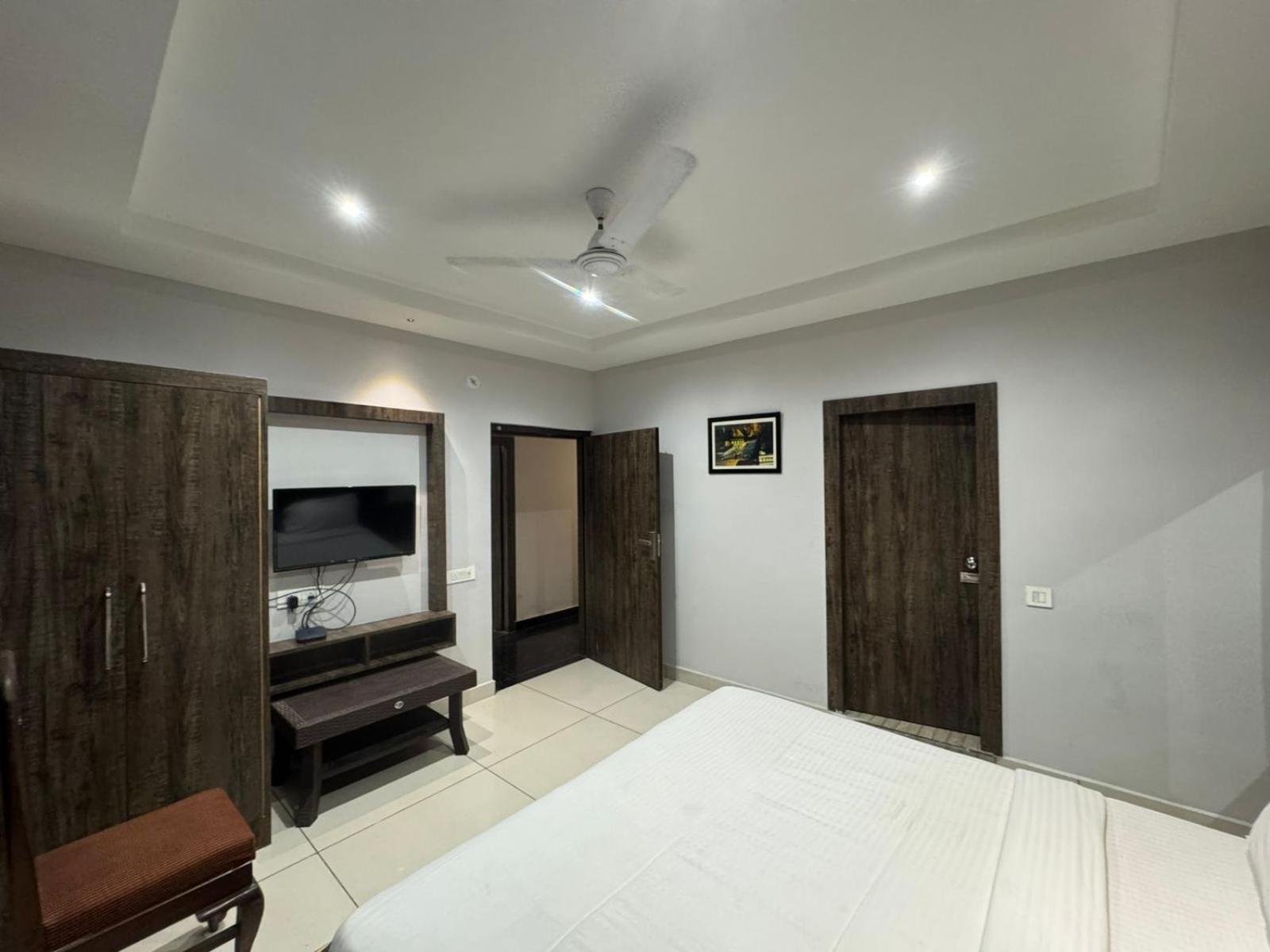 Hotel Pearl Inn Rudrapur Esterno foto