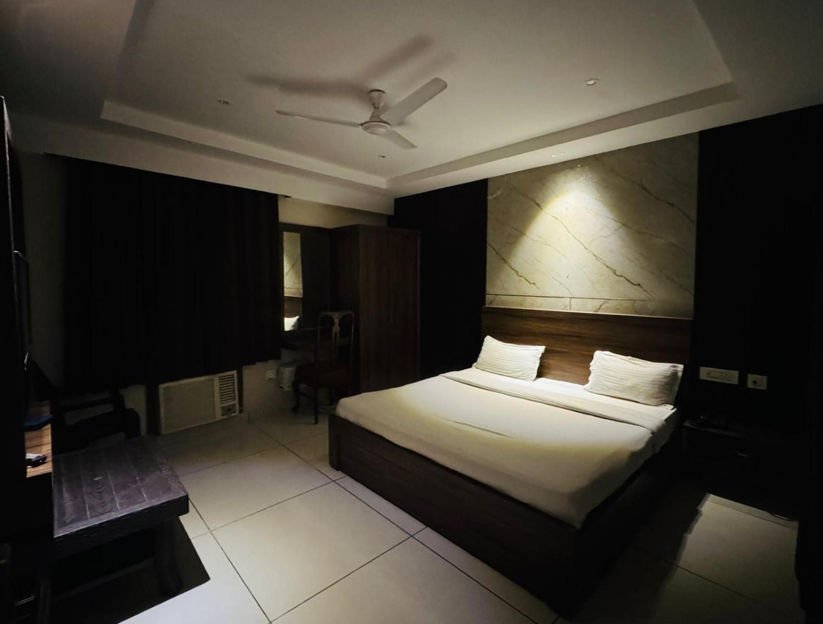 Hotel Pearl Inn Rudrapur Esterno foto