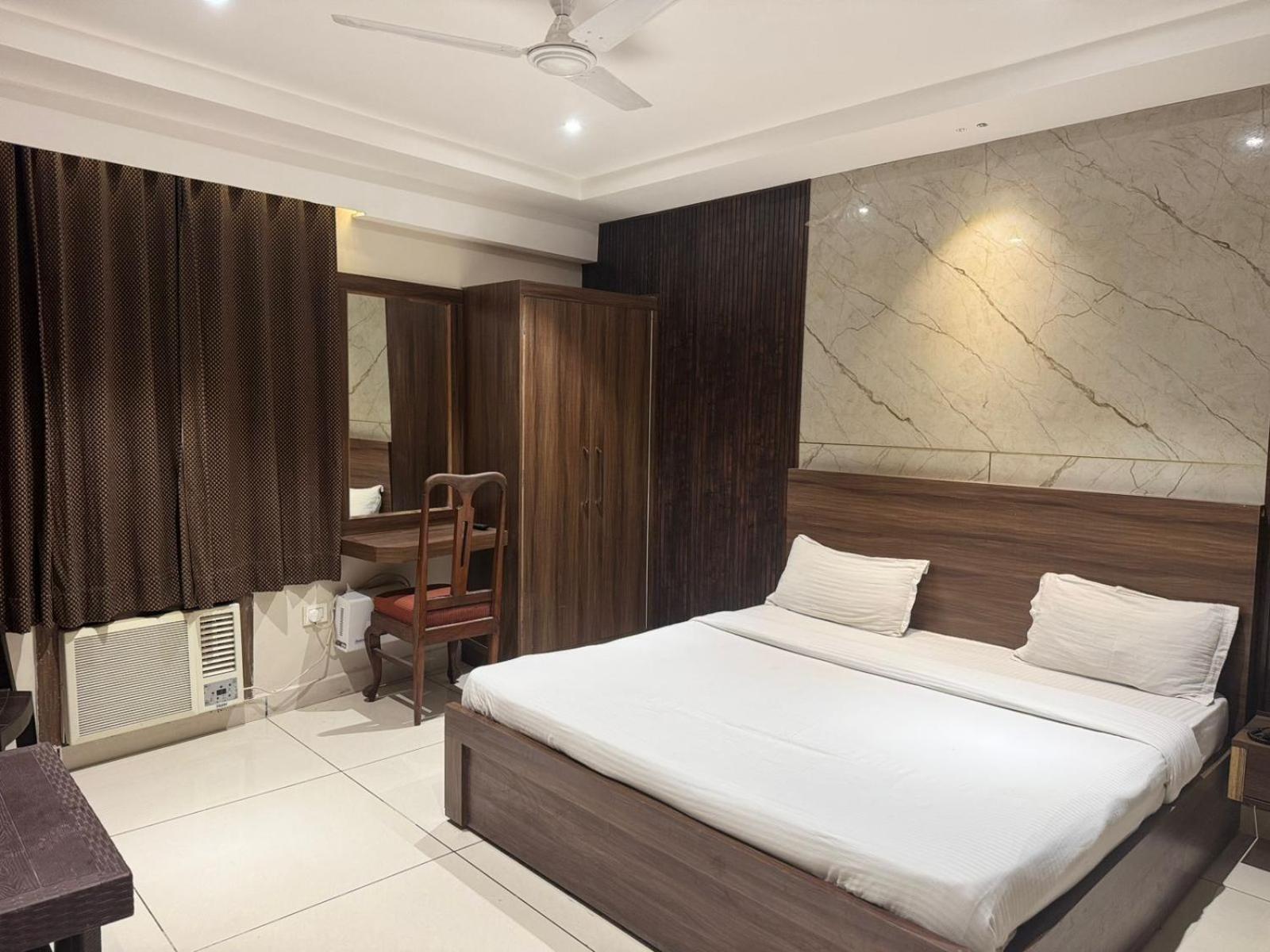 Hotel Pearl Inn Rudrapur Esterno foto