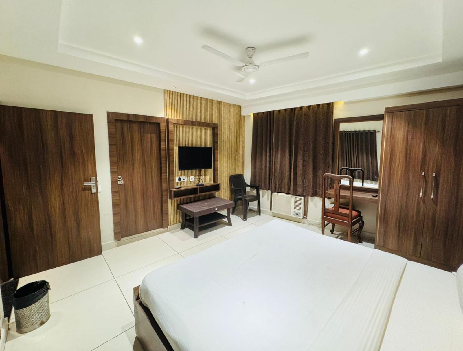 Hotel Pearl Inn Rudrapur Esterno foto
