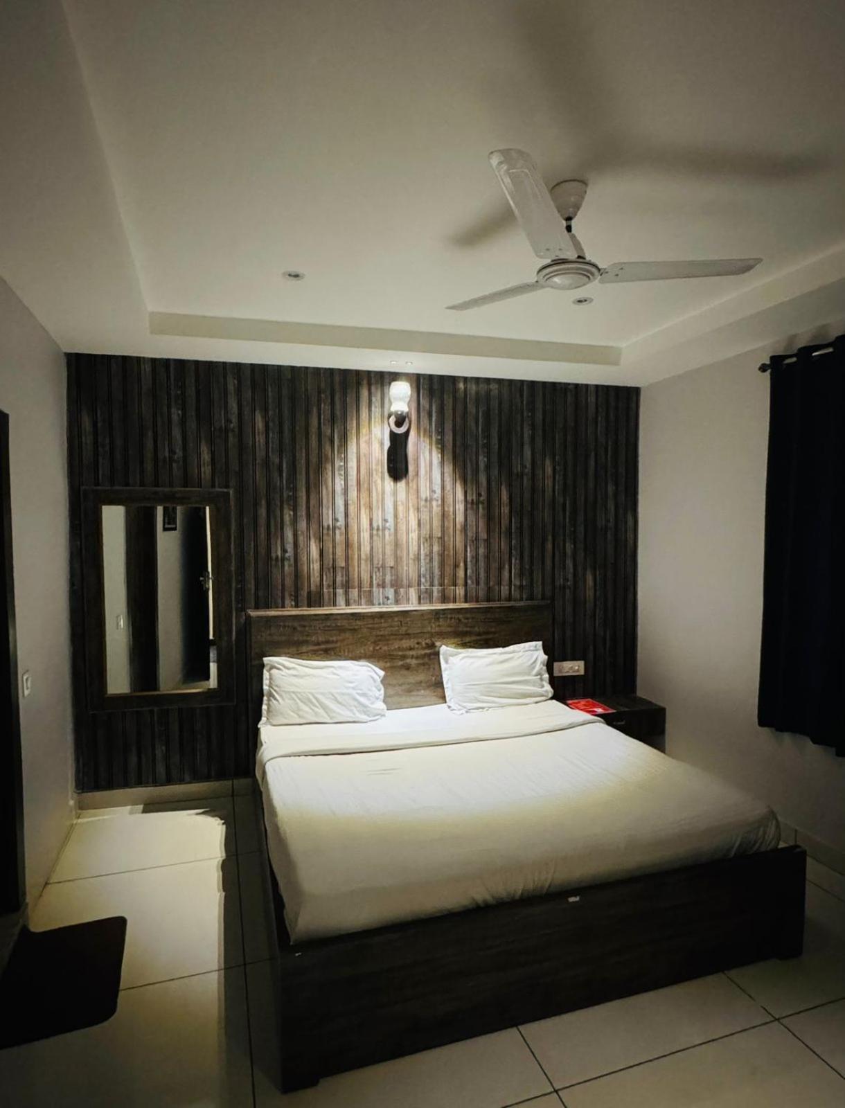 Hotel Pearl Inn Rudrapur Esterno foto