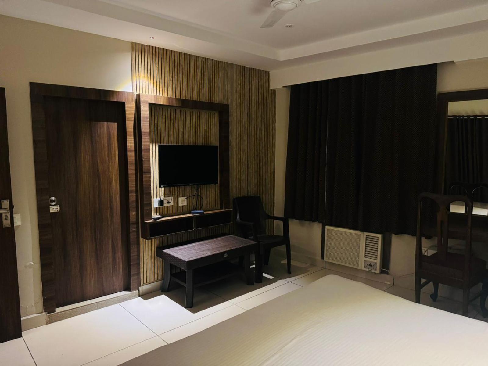 Hotel Pearl Inn Rudrapur Esterno foto